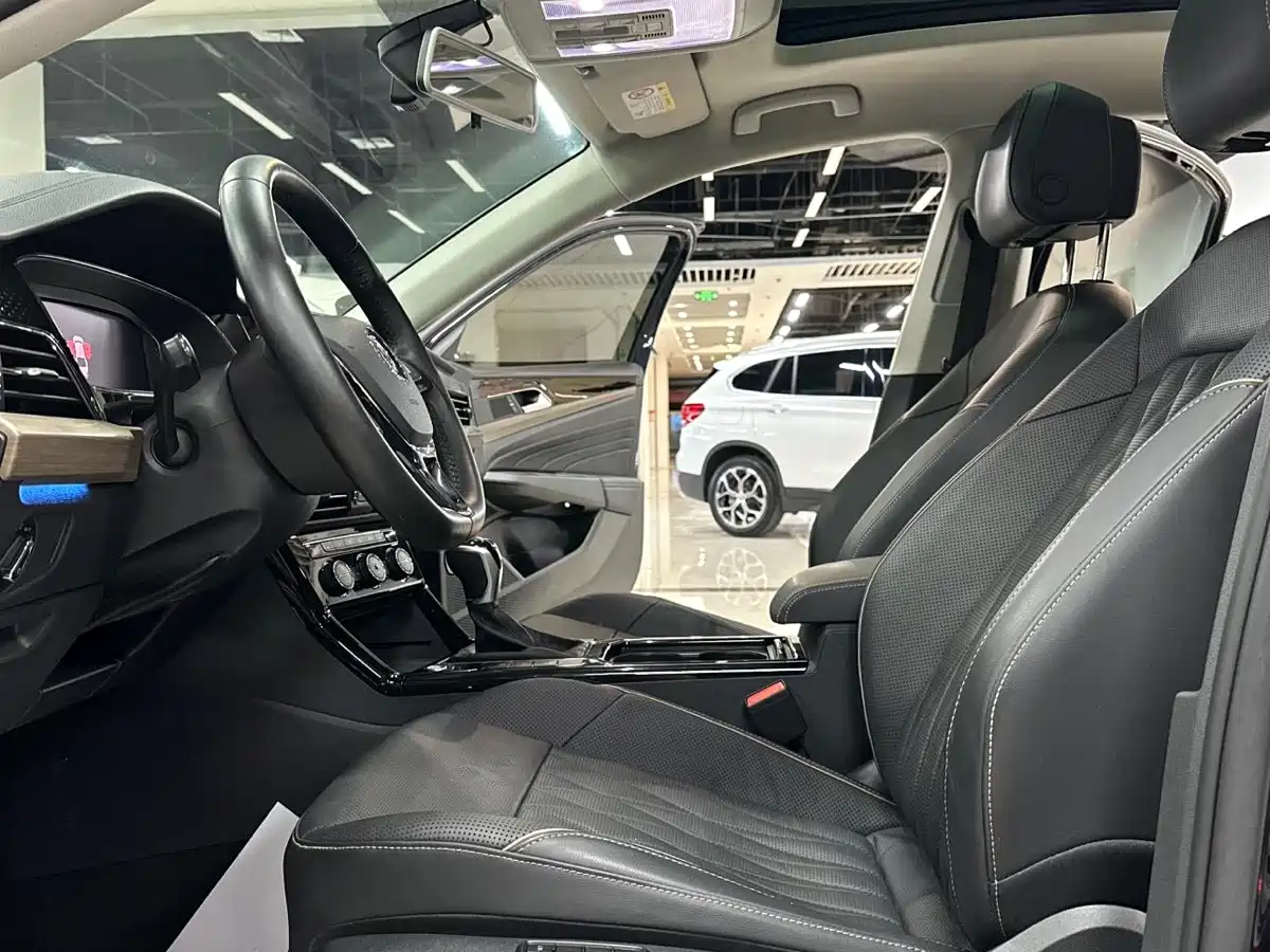 Volkswagen Passat 2019 330TSI Luxury Edition China VI фото 13