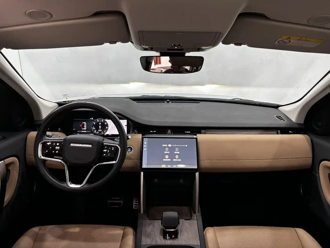 Land Rover Discovery Sport 2025 249PS Performance Tech Edition фото 14