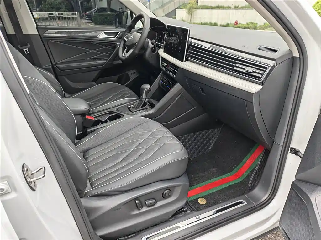 Volkswagen Tiguan L 2024 330TSI Automatic 2WD R-Line Premium Enjoyment Edition фото 4