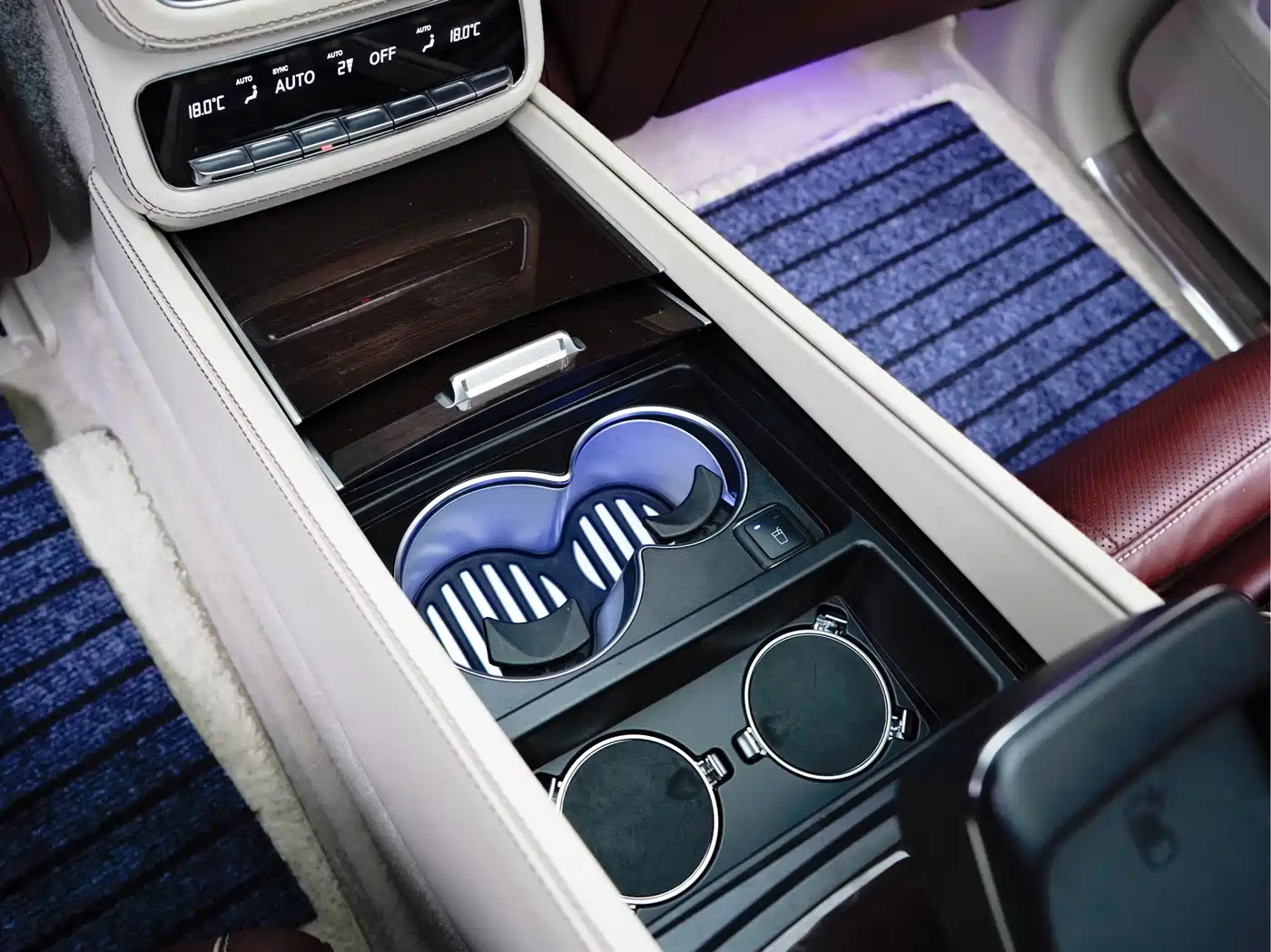 Mercedes-Benz Maybach GLS 2021 GLS 600 4MATIC Etiquette Edition фото 16