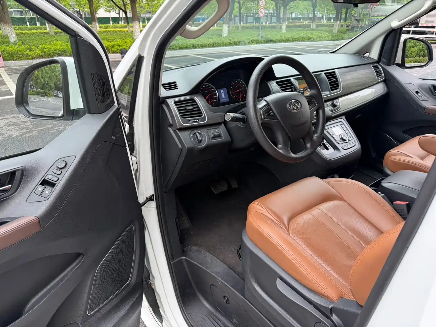 SAIC Maxus RG10 2019 2.0TGI Pop-top Camper Sunshine Edition фото 12