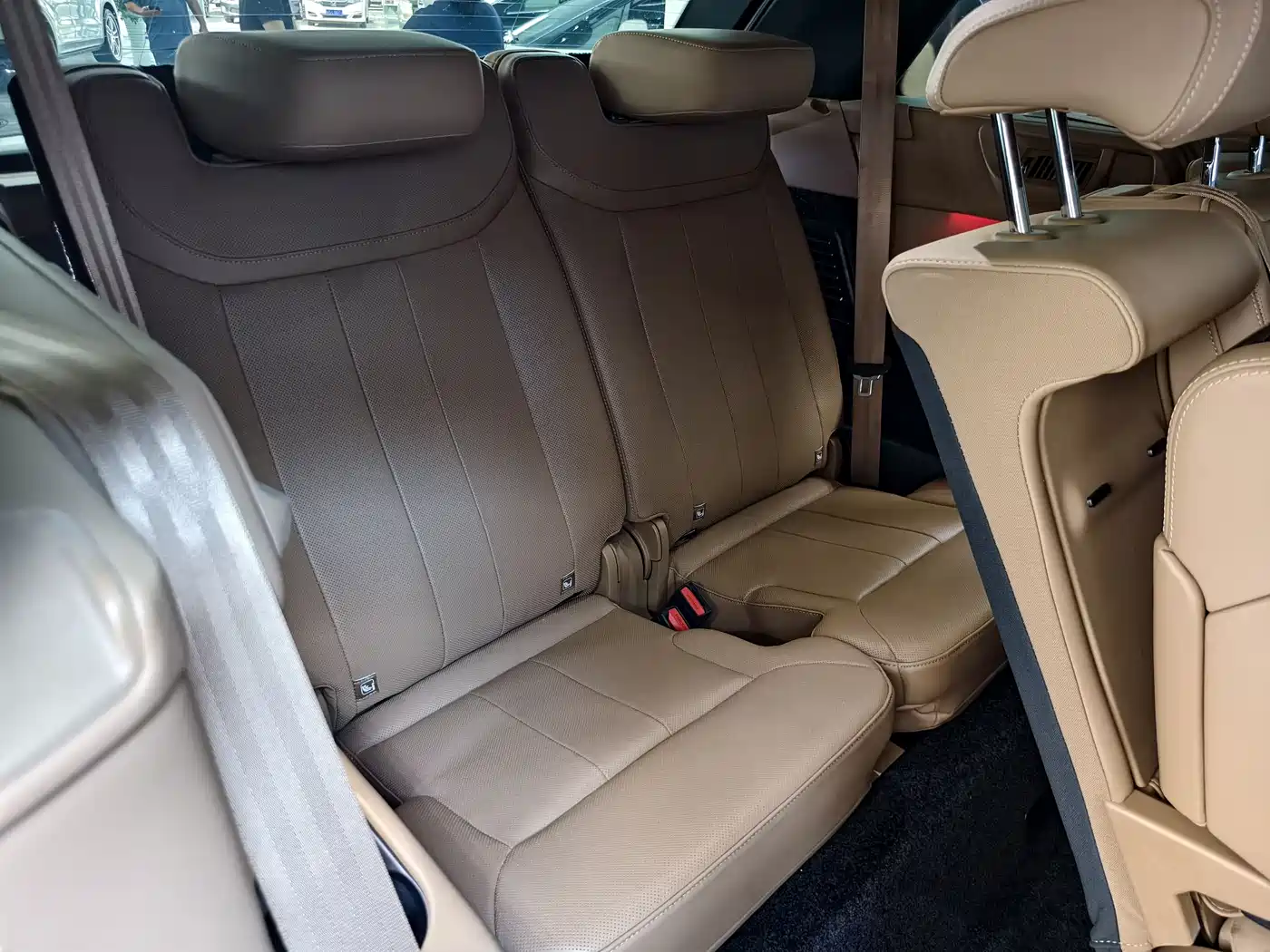 Land Rover Range Rover 2025 3.0 L6 400PS Flourishing Era Extended Wheelbase 7-Seater фото 8