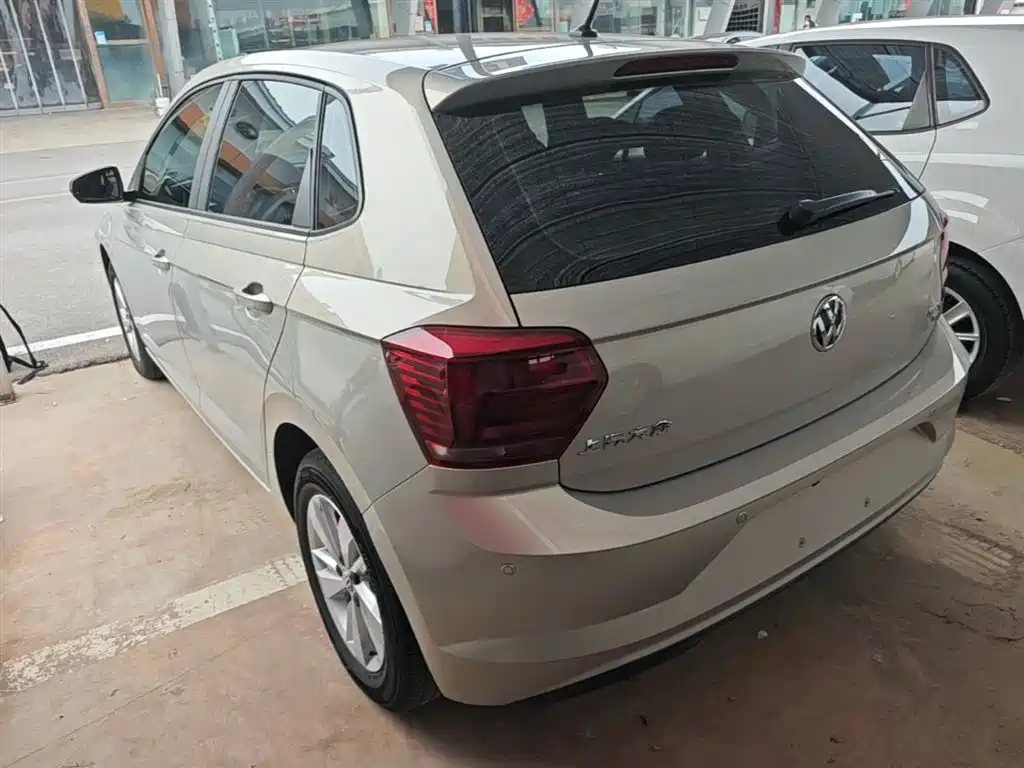 Volkswagen Polo 2019 Plus 1.5L Automatic Panorama Enjoyment Edition фото 5