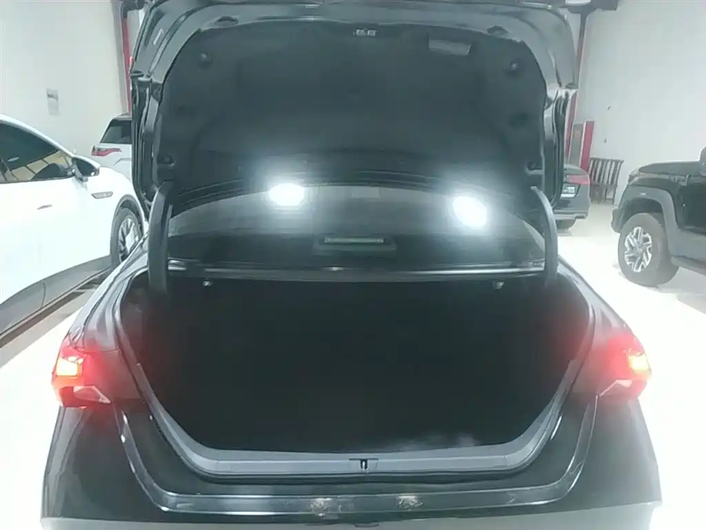 Toyota Avalon 2022 Hybrid 2.5L Luxury Edition фото 19