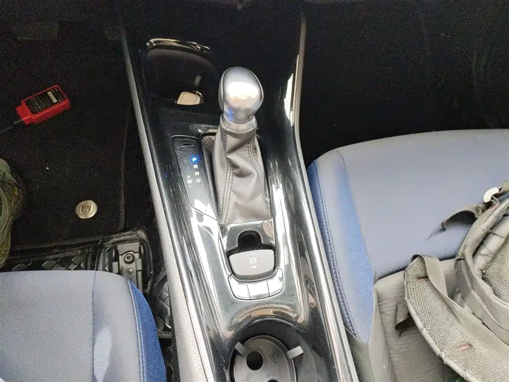 Toyota C-HR 2018 2.0L Leading Sunroof Edition V фото 7