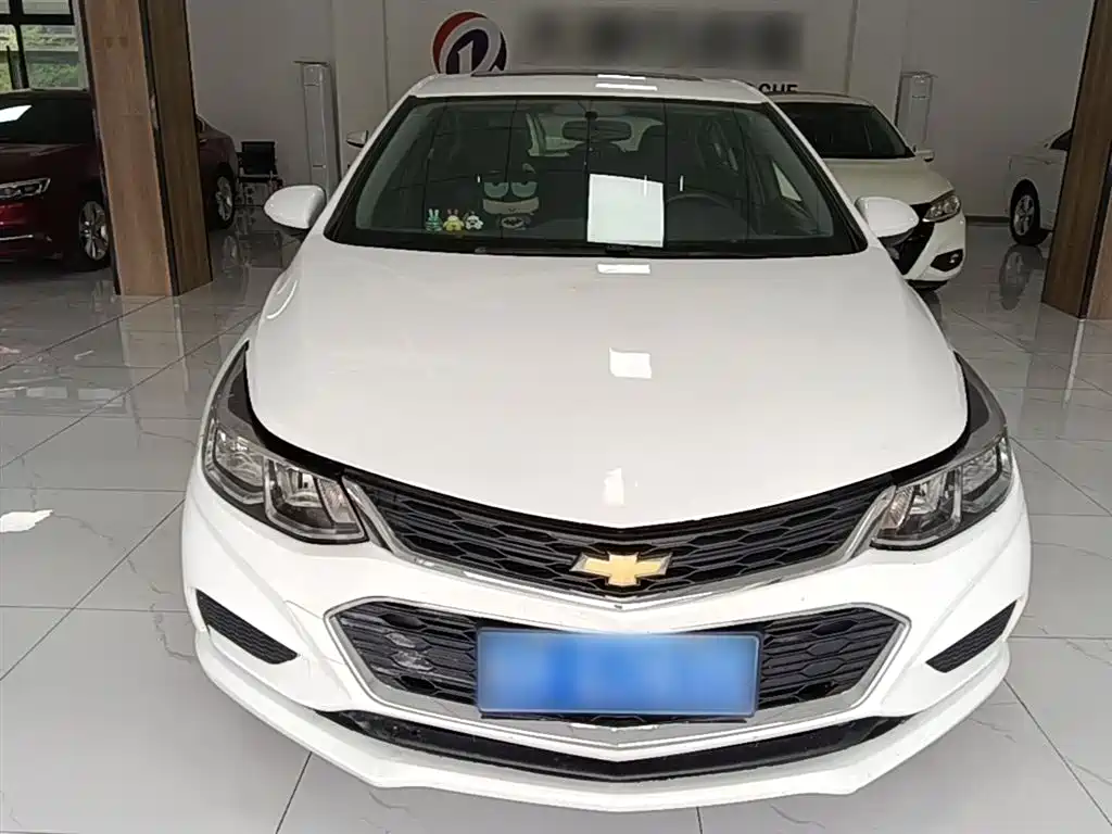Chevrolet Cruze 2018 Hatchback 320 Automatic Pioneer Sunroof Edition фото 3