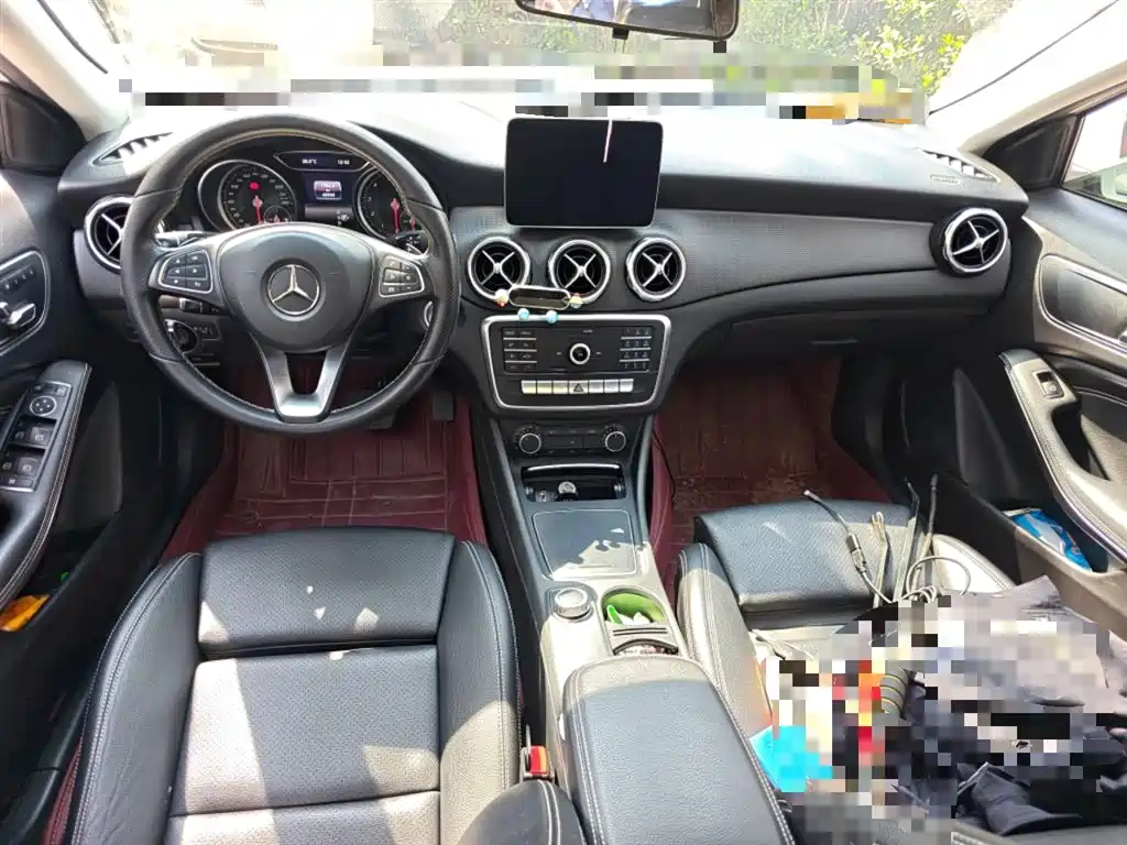 Mercedes-Benz GLA 2018 GLA 200 Dynamic фото 13