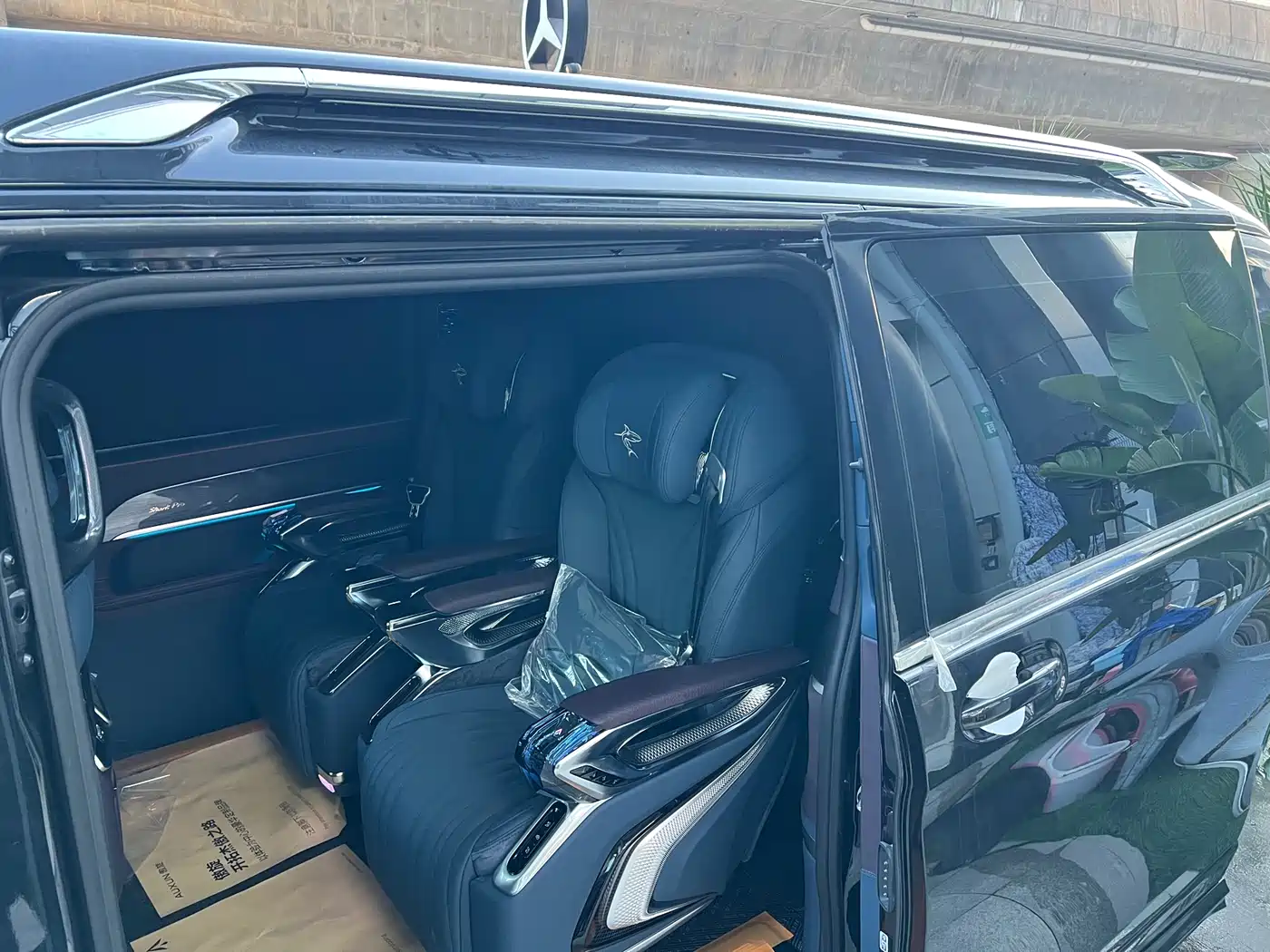 Mercedes-Benz V-Class 2024 V 300 L Long Wheelbase Premium фото 14