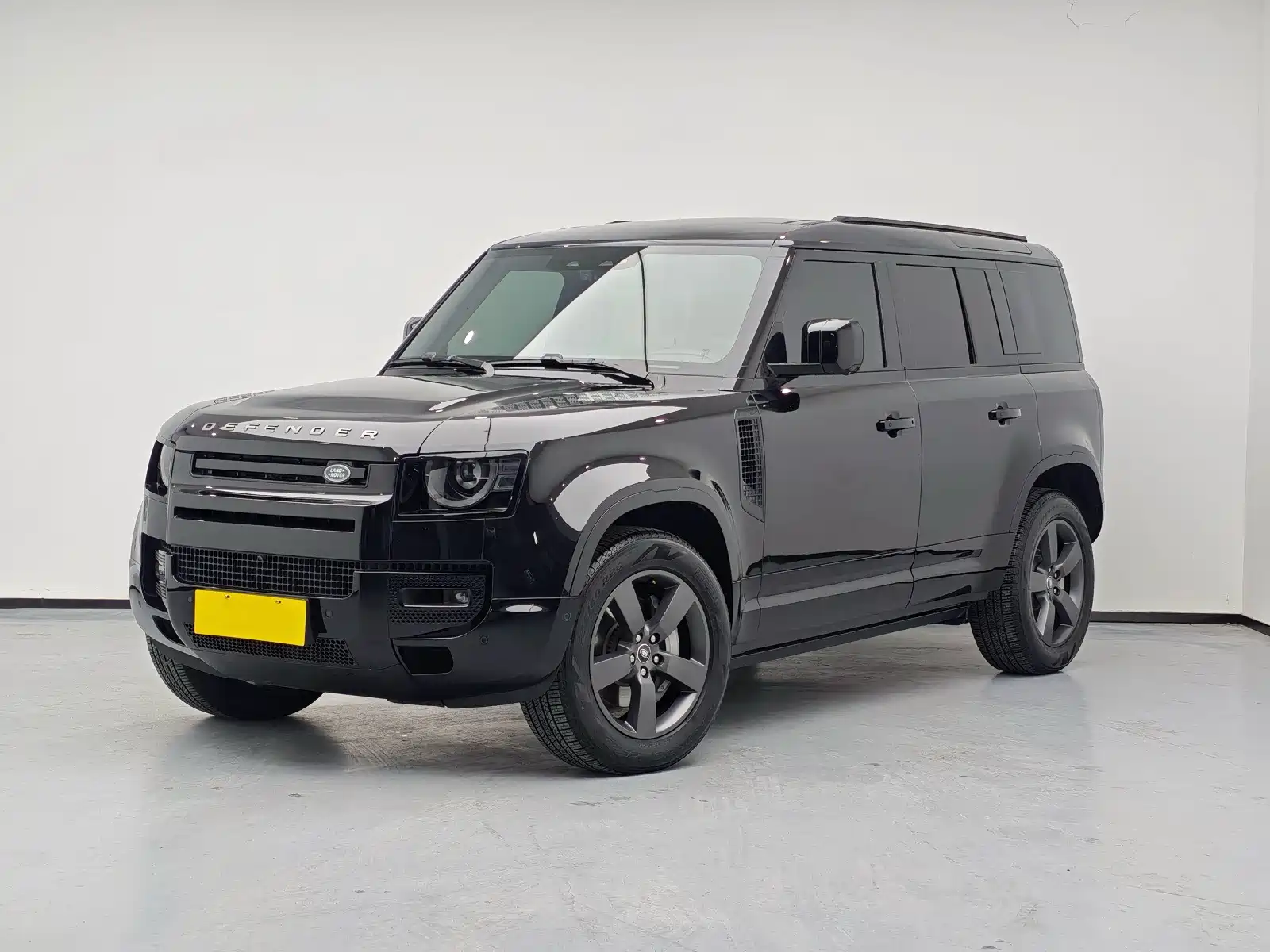 Photo 1 - Land Rover Defender