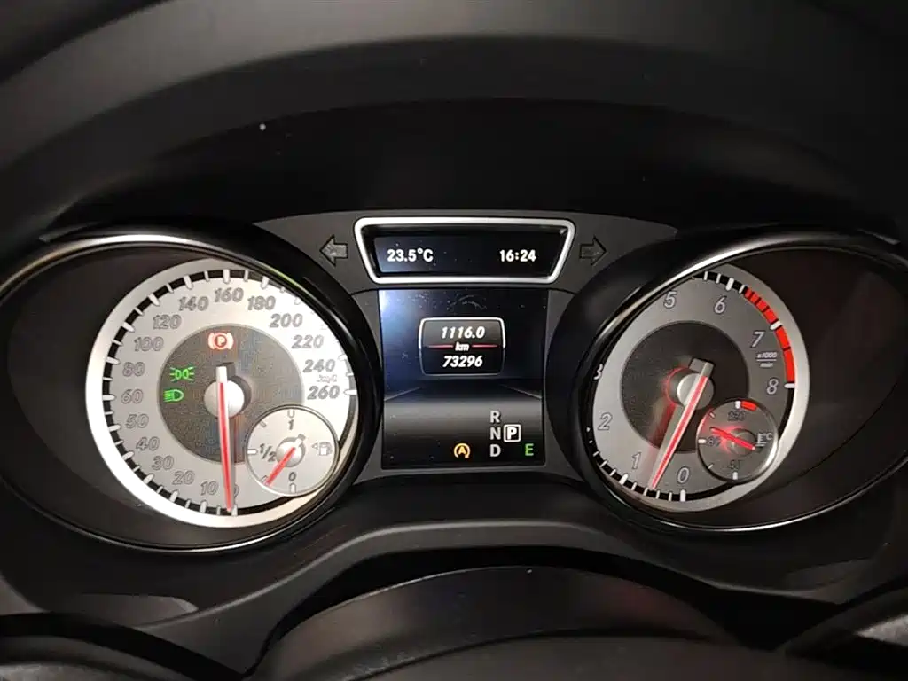 Mercedes-Benz GLA 2015 GLA 200 Dynamic фото 12