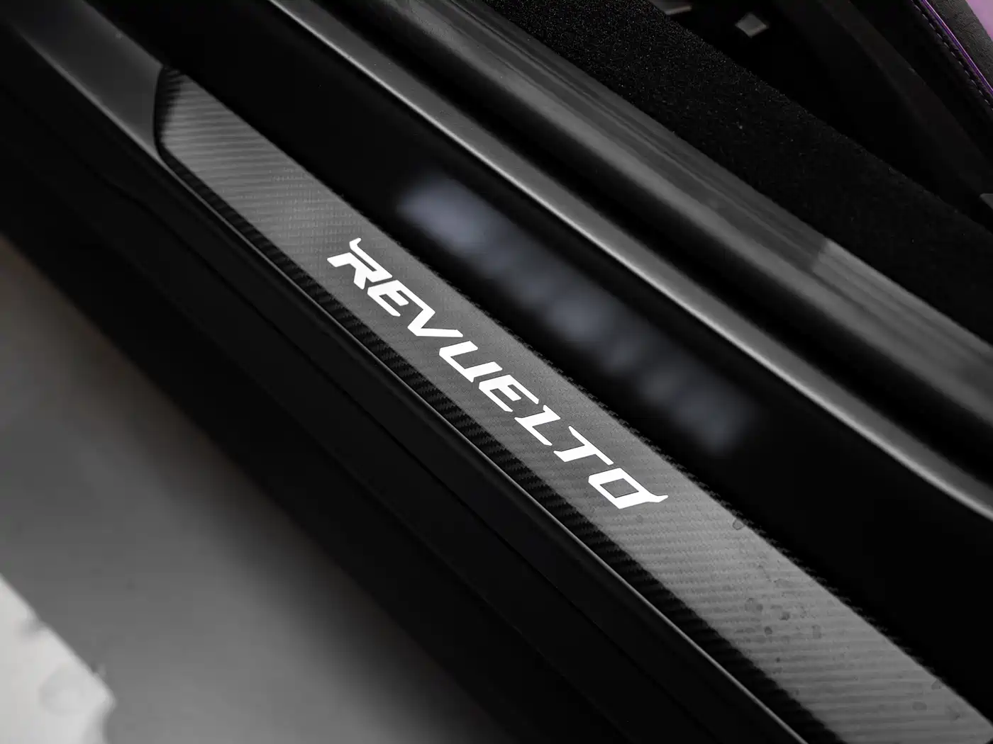 LAMBORGHINI REVUELTO