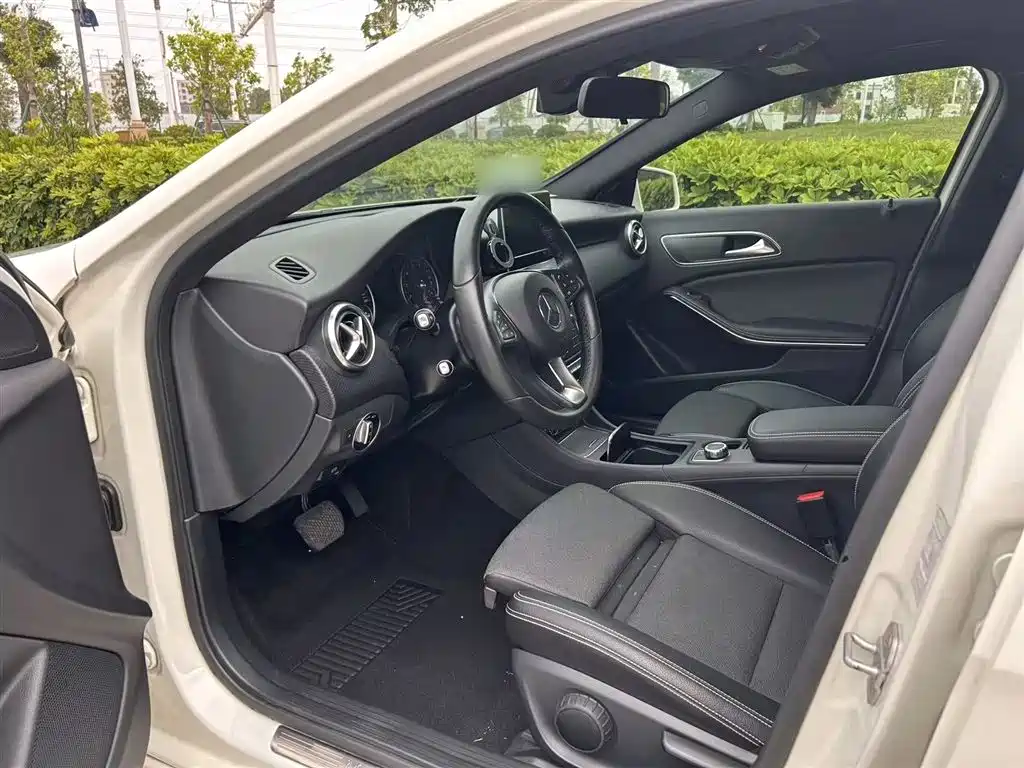 Mercedes-Benz A-Class (Import) 2017 Facelift A 200 Dynamic фото 14