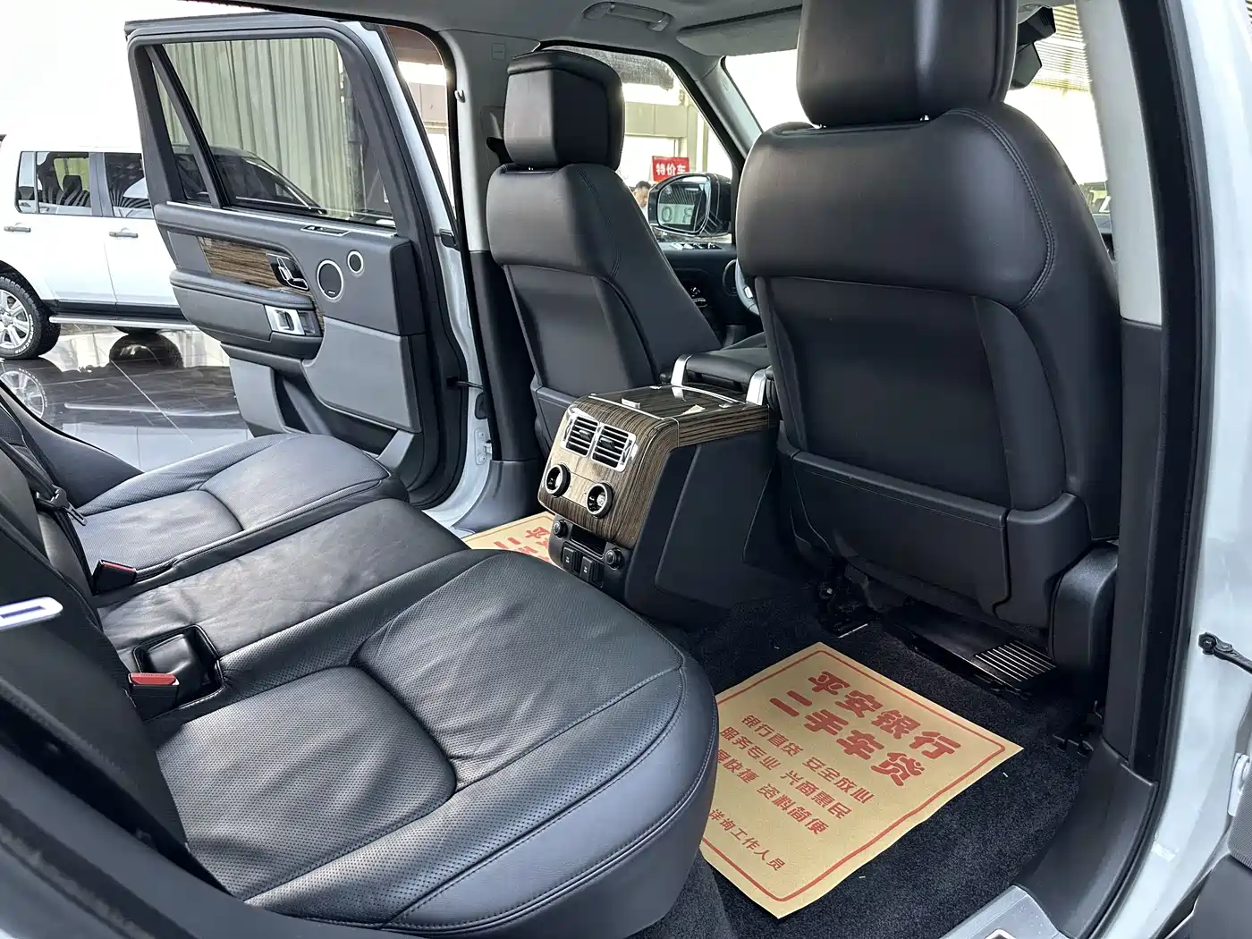 Land Rover Range Rover 2018 3.0 SC V6 Vogue Heritage Extended Edition фото 16