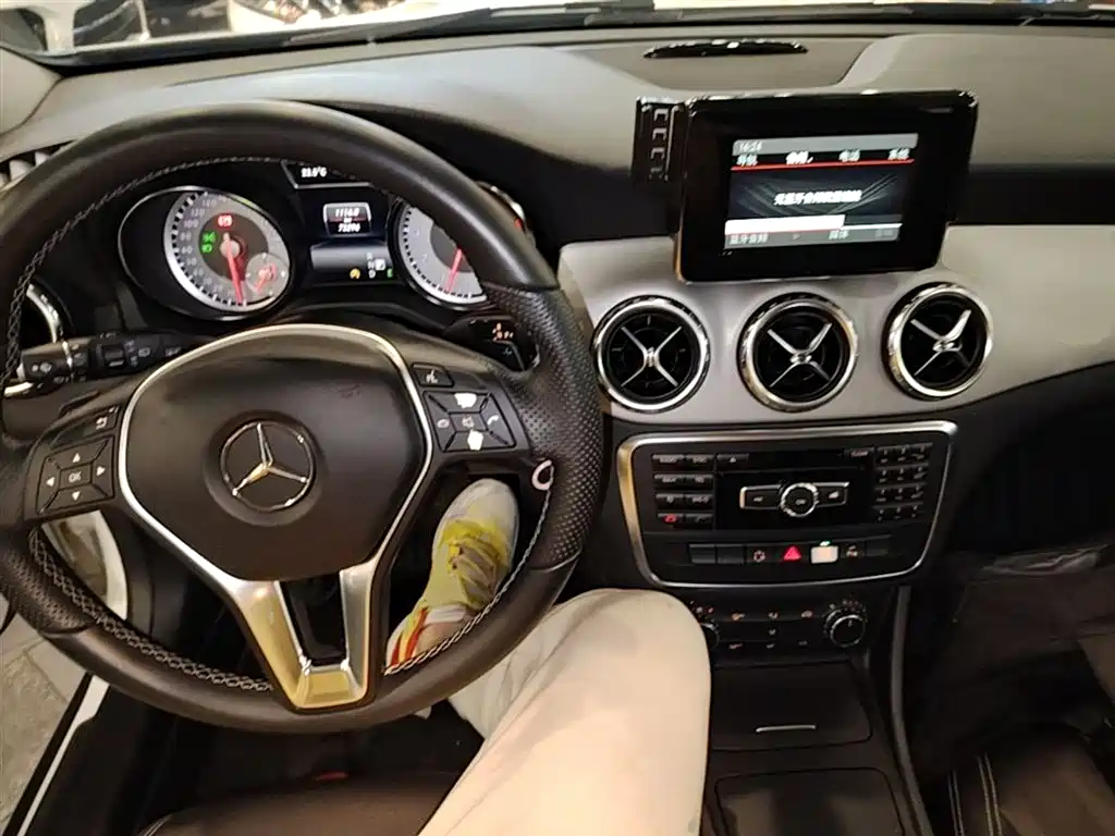 Mercedes-Benz GLA 2015 GLA 200 Dynamic фото 10
