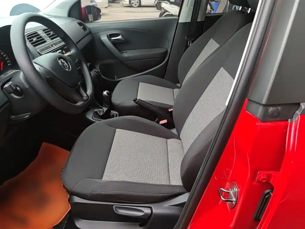 Volkswagen Polo 2016 1.4L Manual Trend фото 15