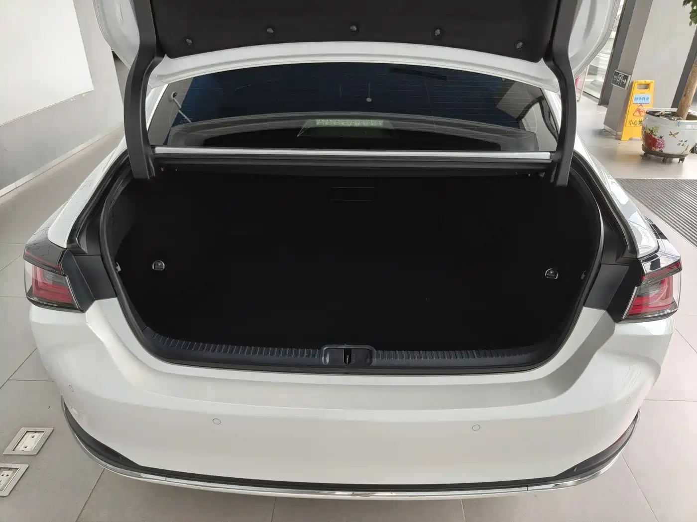 Lexus ES 2026 2025 300h Ultimate Edition