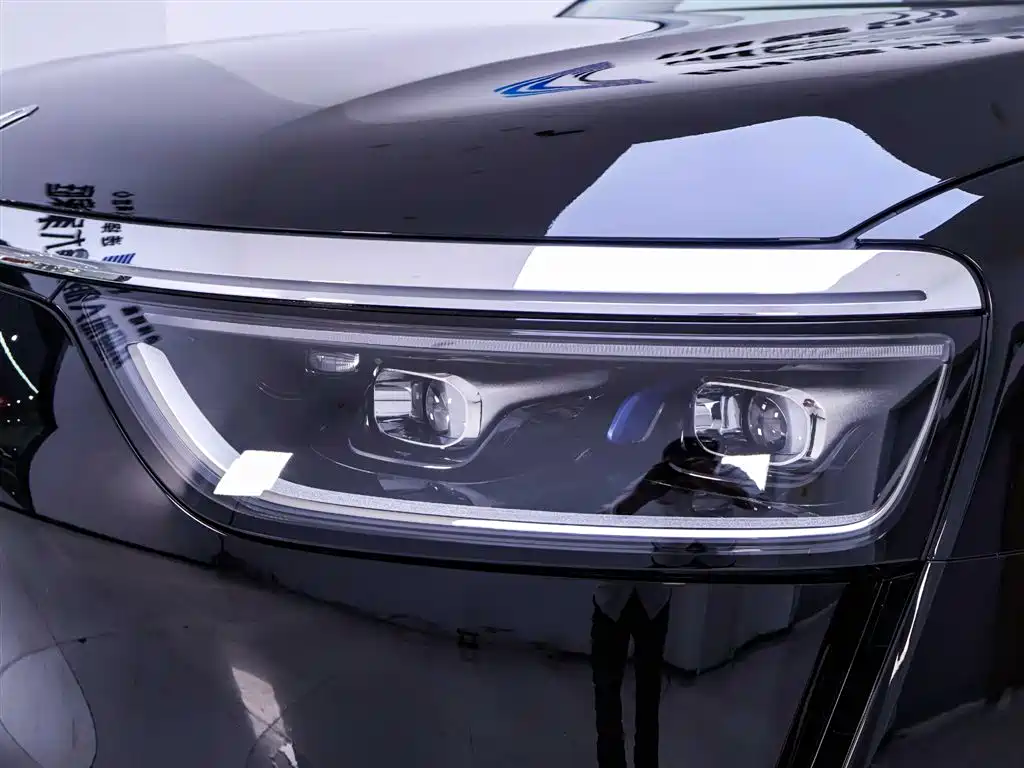 AITO Wenjie AITO M8 2025 Model Extended Range Max+ Edition 53.4kWh 6-Seater фото 4