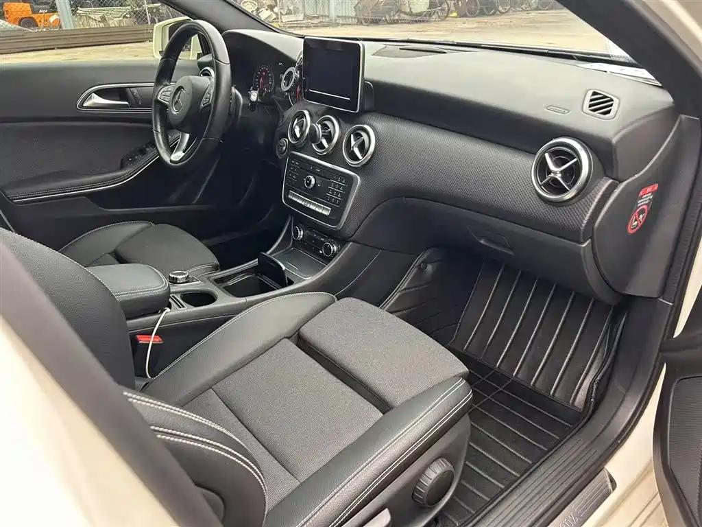 Mercedes-Benz A-Class (Import) 2017 Facelift A 200 Dynamic фото 19