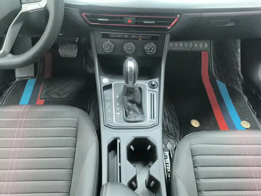 Volkswagen Lavida 2023 300TSI DSG Starlight Full Comfort Edition фото 16