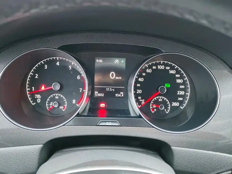 Volkswagen Golf Sportsvan 2016 230TSI Automatic Progressive фото 14