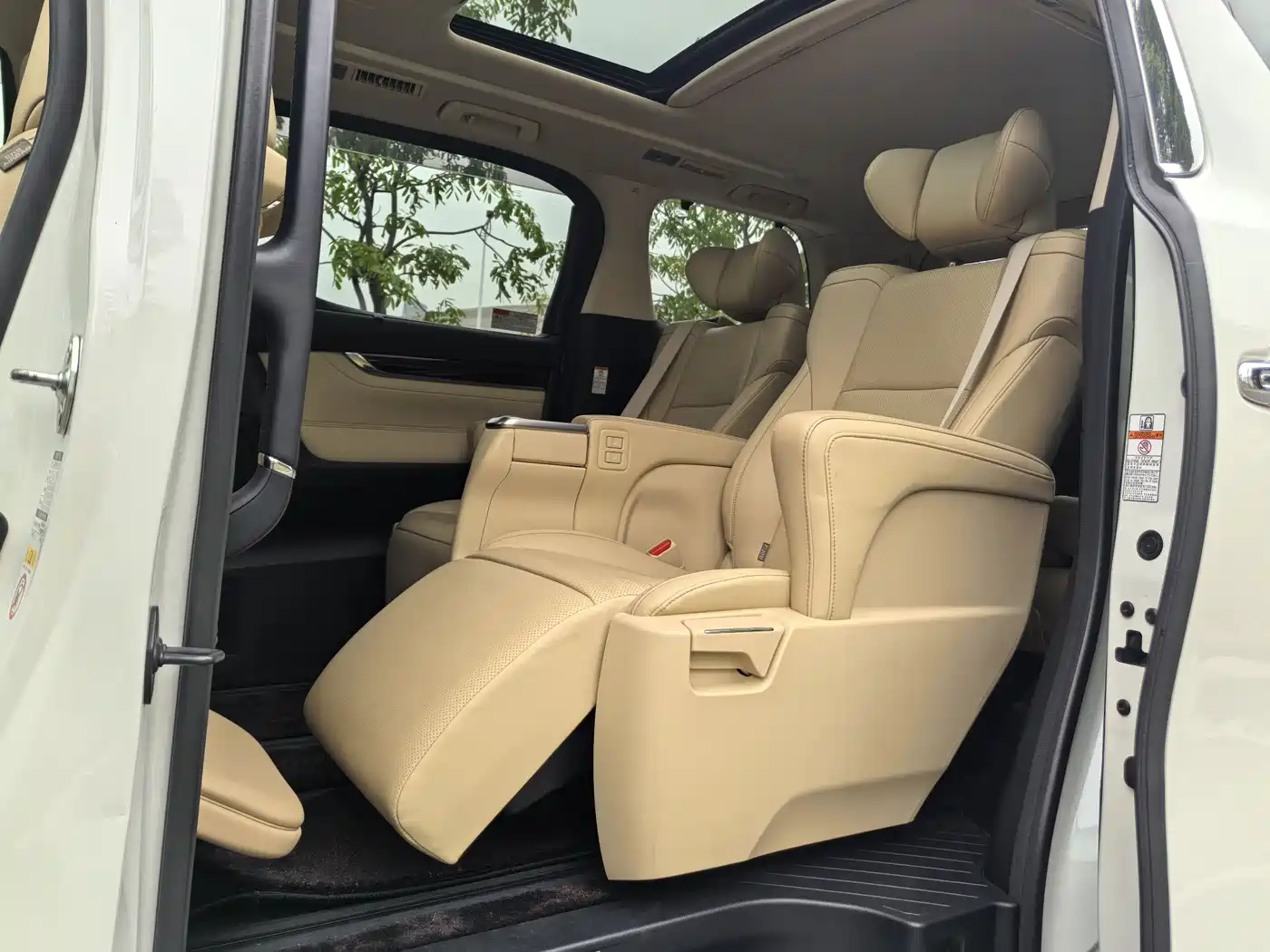 Toyota Alphard 2018 3.5L Luxury фото 8