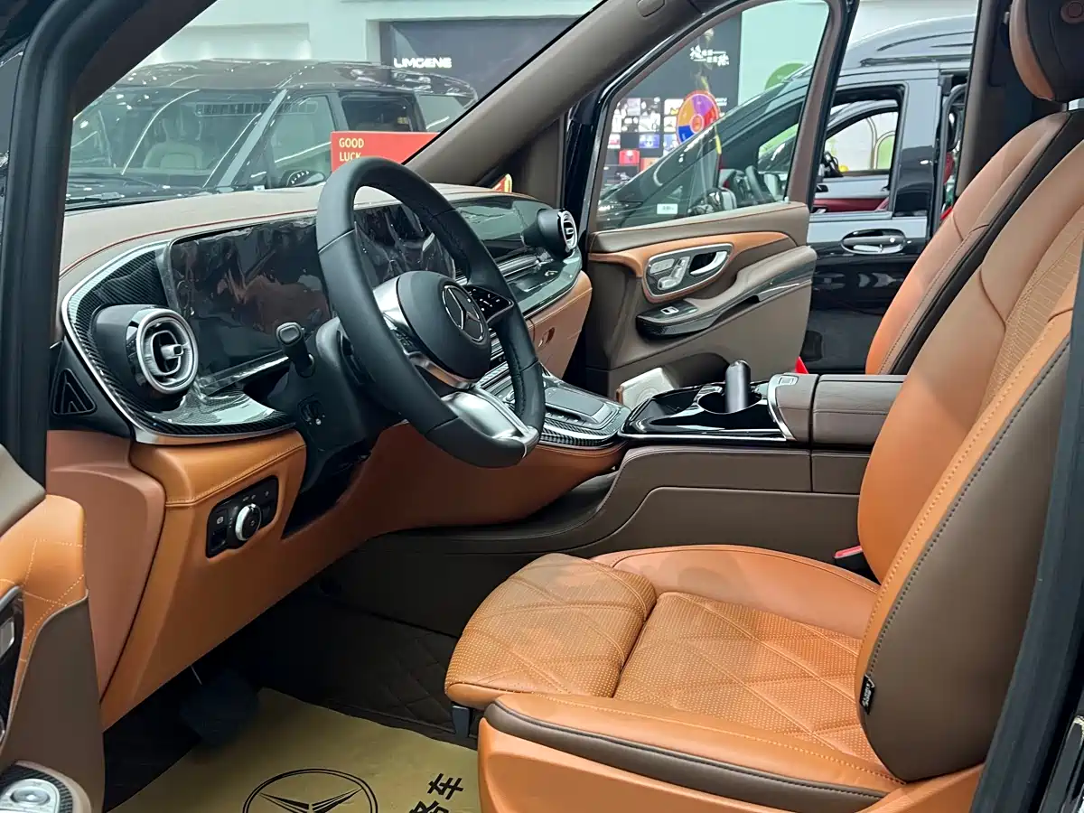 Mercedes-Benz V-Class 2024 V 300 L Long Wheelbase Premium фото 5