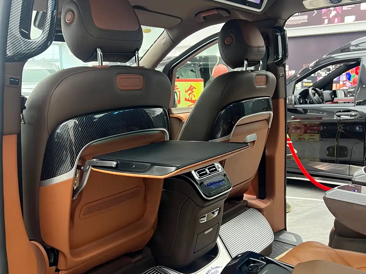 Mercedes-Benz V-Class 2024 V 300 L Long Wheelbase Premium фото 10