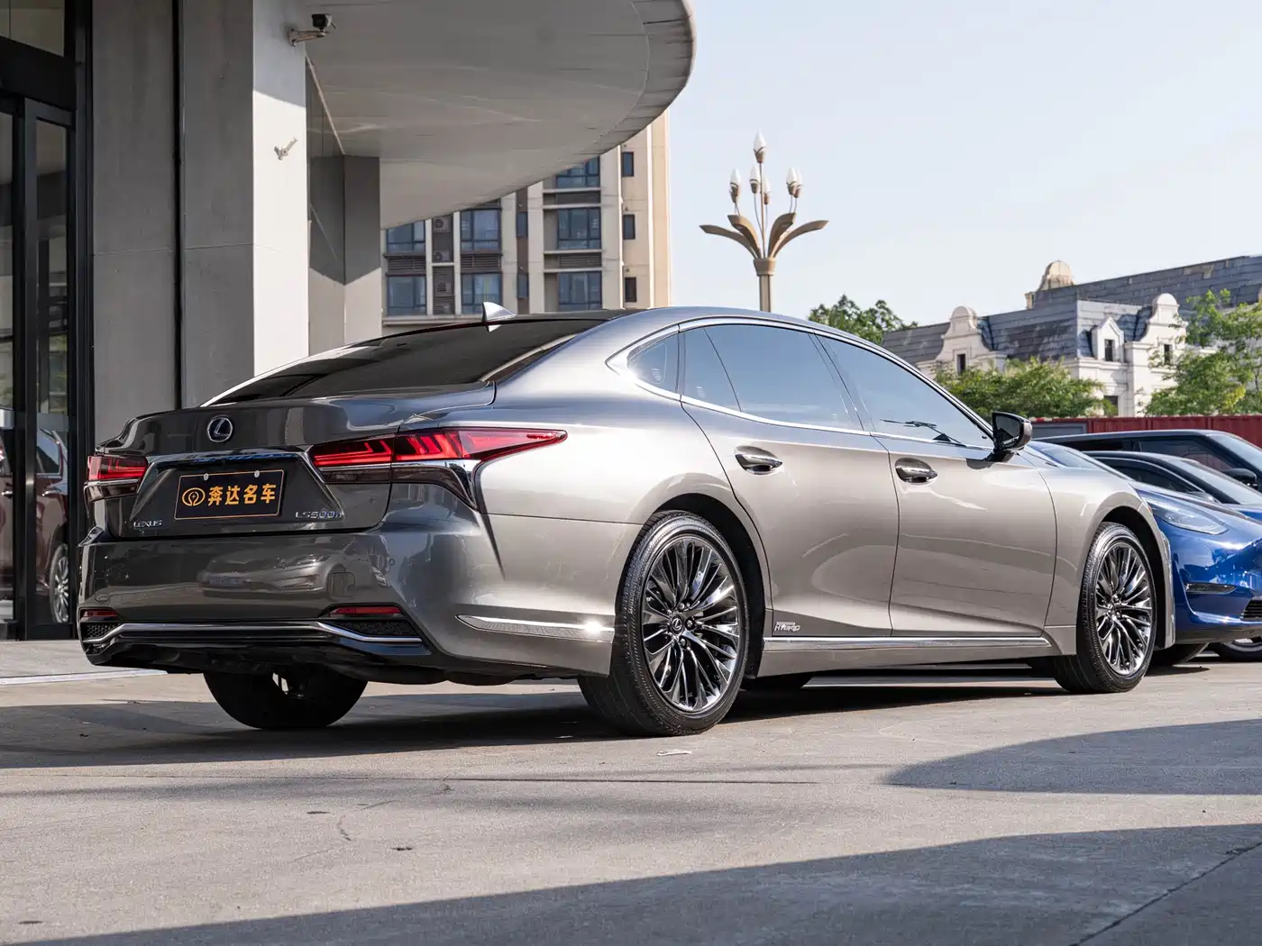 Lexus LS 2018 500h Luxury Edition China V фото 3