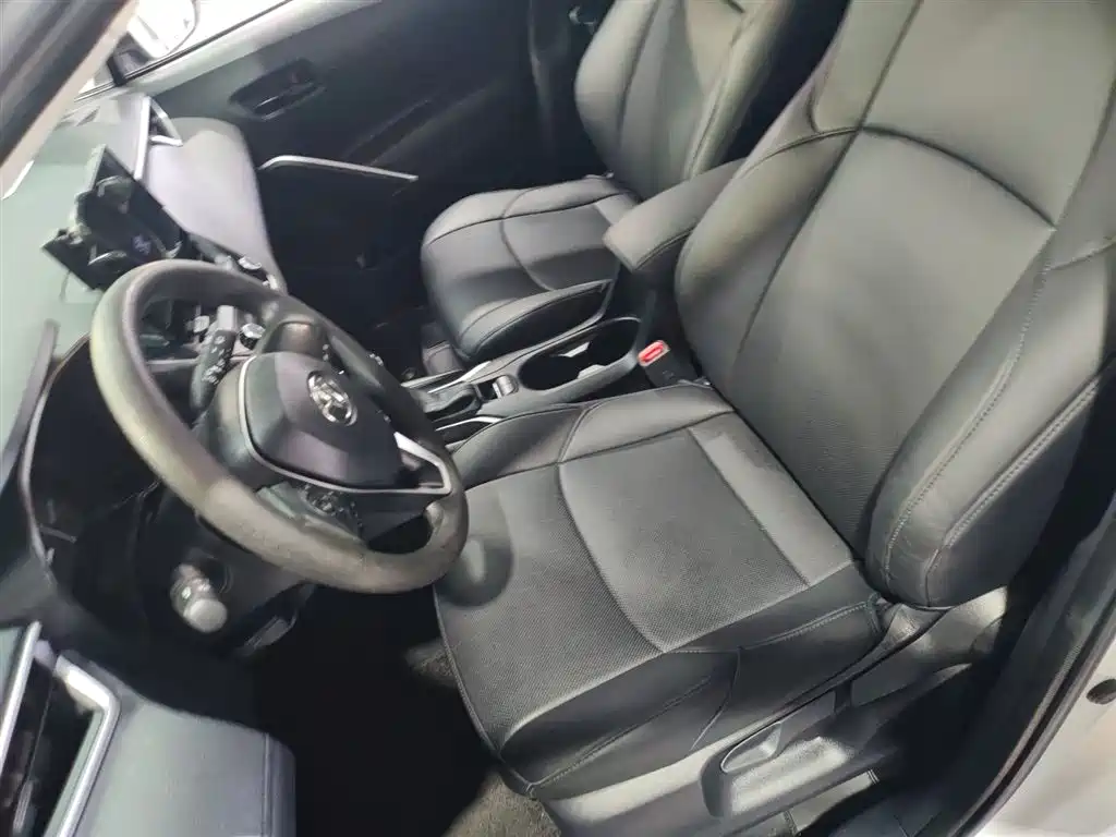 Toyota Frontlander 2023 2.0L CVT Elite Edition фото 15