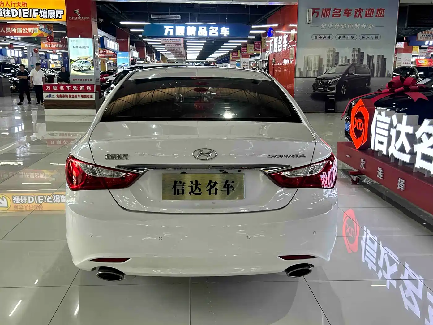 Hyundai Sonata 2014 2.0L Automatic Luxury фото 19