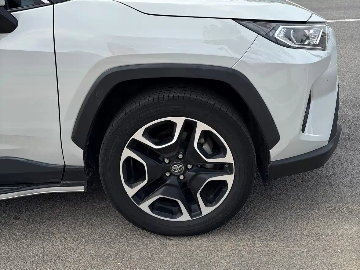 Toyota RAV4 Rongfang 2020 2.0L CVT 4WD Premium Edition фото 7