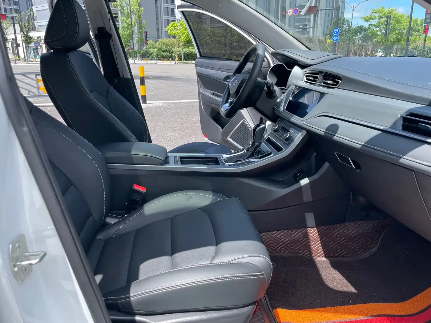 Фото 8 - Geely Emgrand