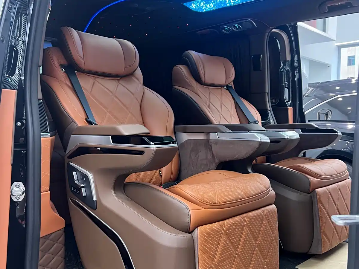 Mercedes-Benz V-Class 2024 V 300 L Long Wheelbase Premium фото 12