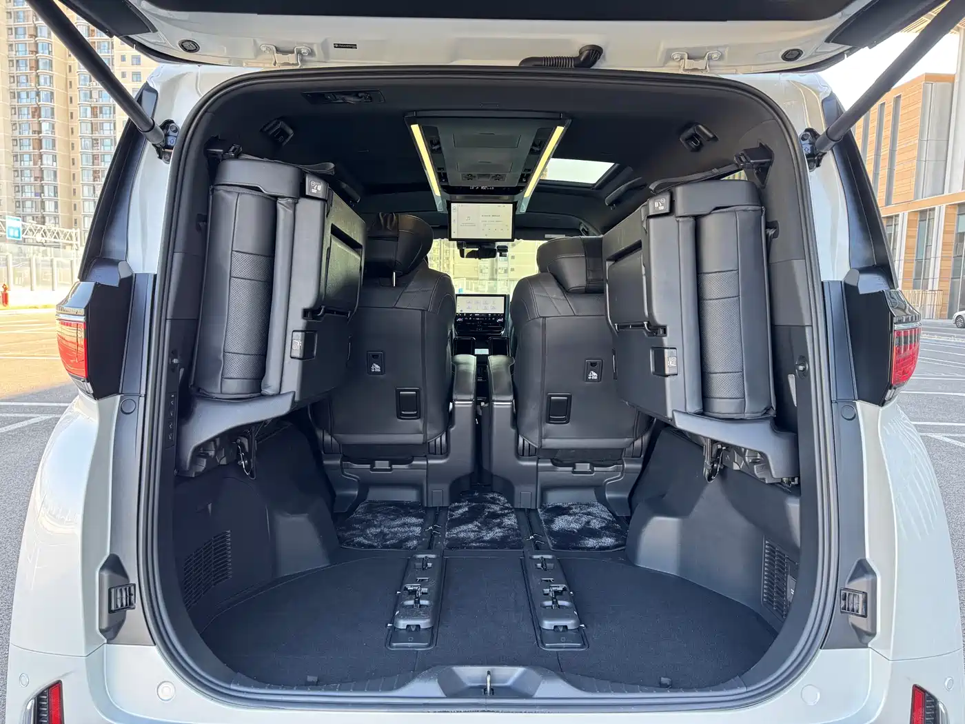 Toyota Vellfire 2024 Crown Hybrid 2.5L Executive Premium Edition фото 27