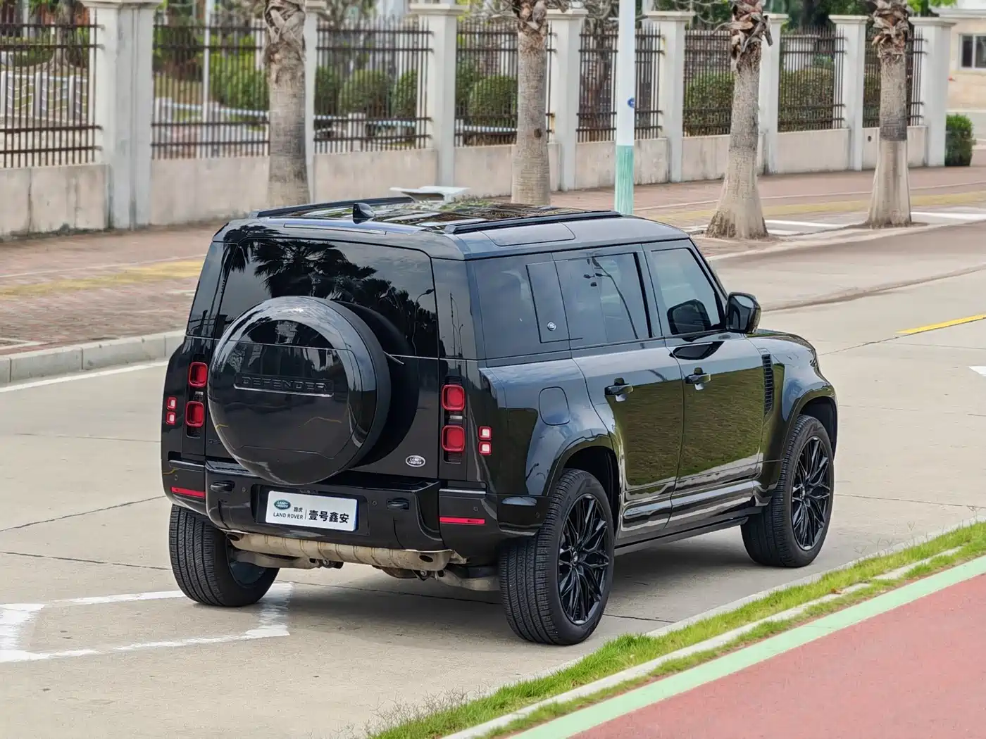 Land Rover Defender 2024 110 3.0T P400 X-DYNAMIC HSE фото 3