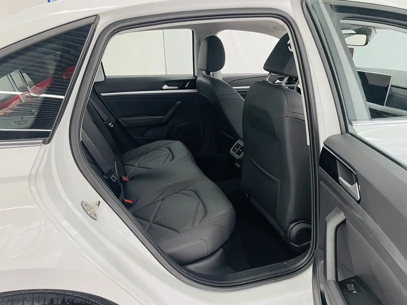 Volkswagen Lavida 2024 Model 300TSI DSG Starlight Leading Edition фото 13