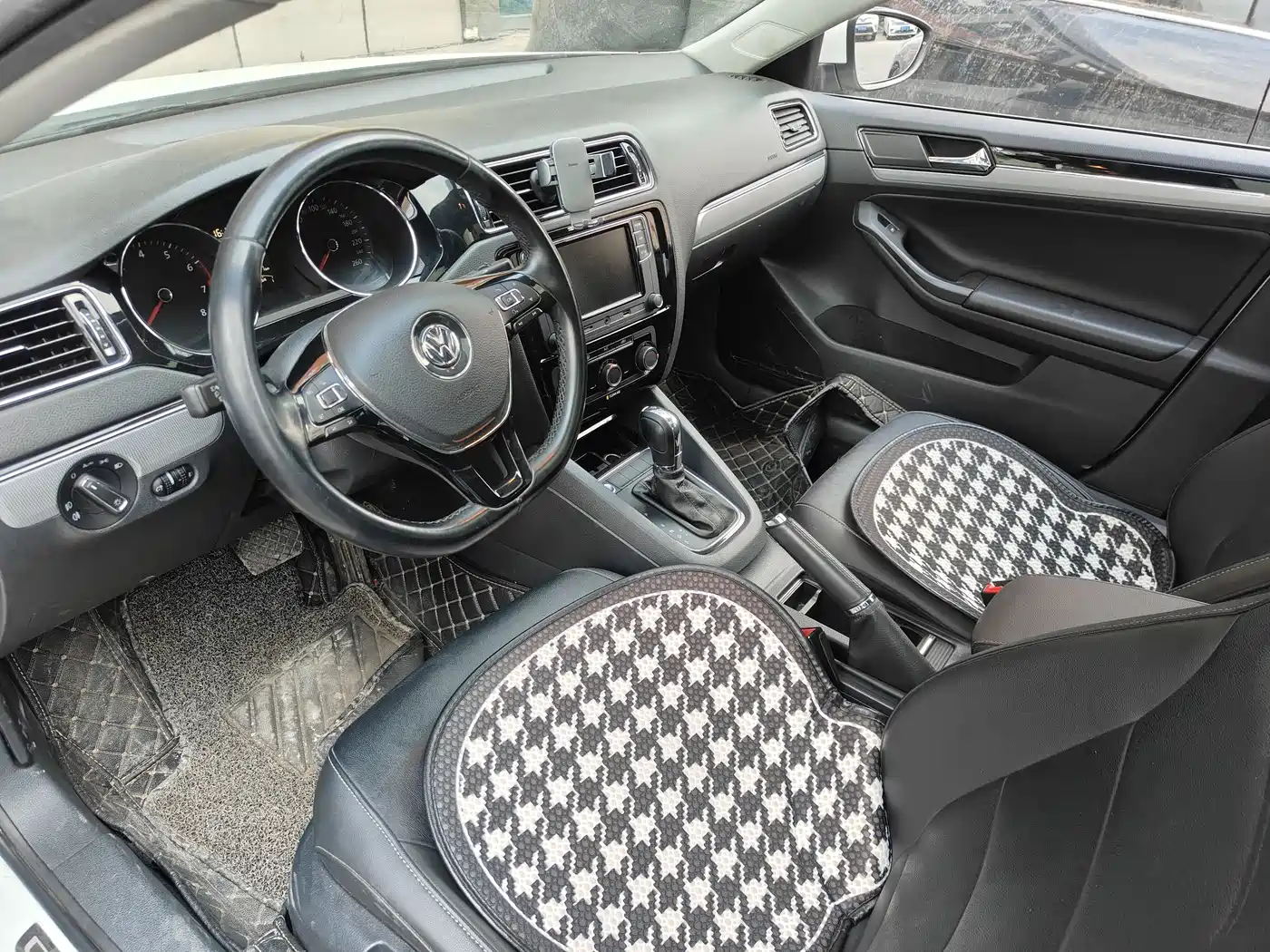 Volkswagen Sagitar 2018 1.6L Automatic Comfort фото 4