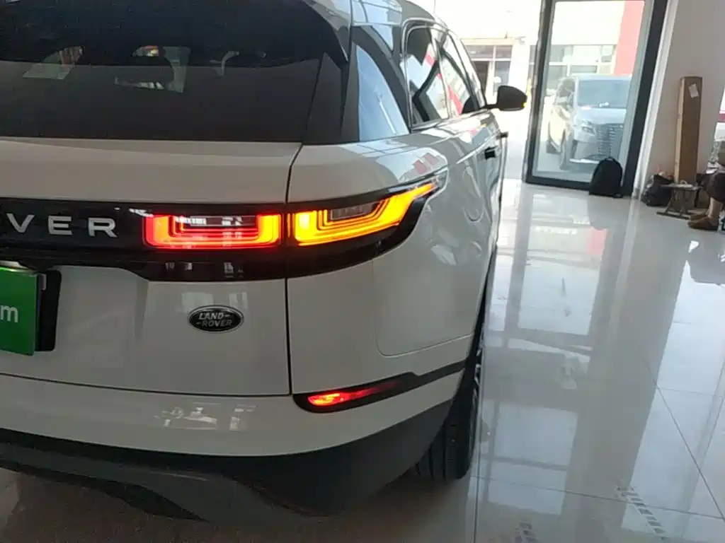 Фото 8 - Land Rover Range Rover Velar