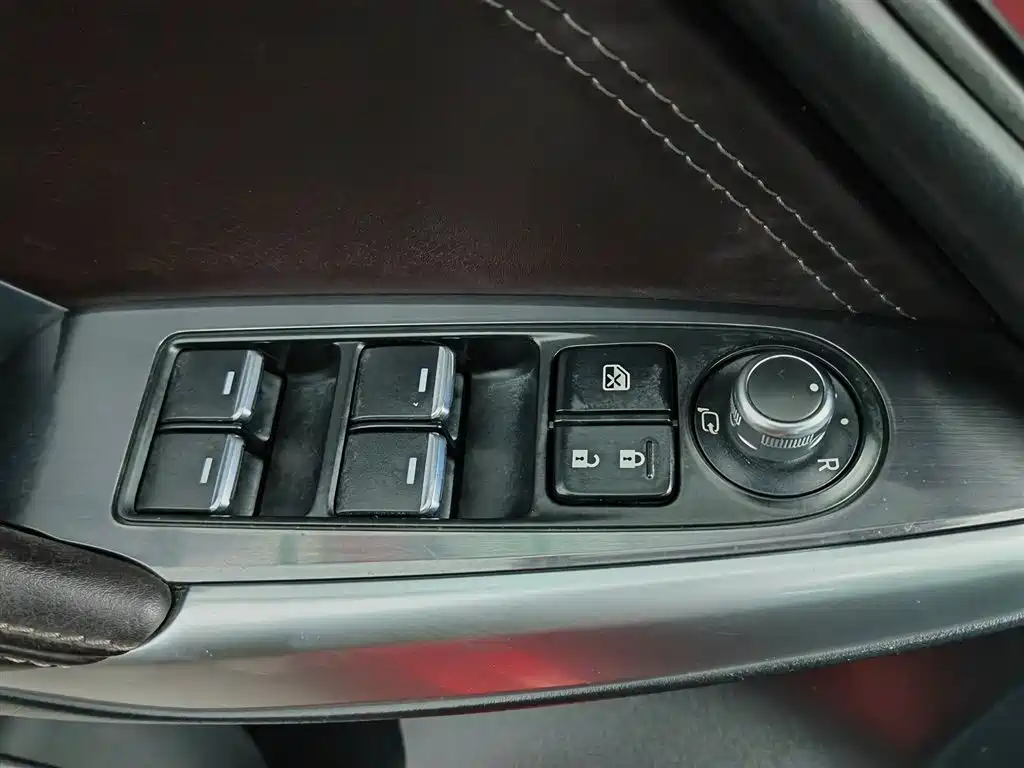Mazda Atenza 2017 2.0L Skyactiv-G Luxury фото 9