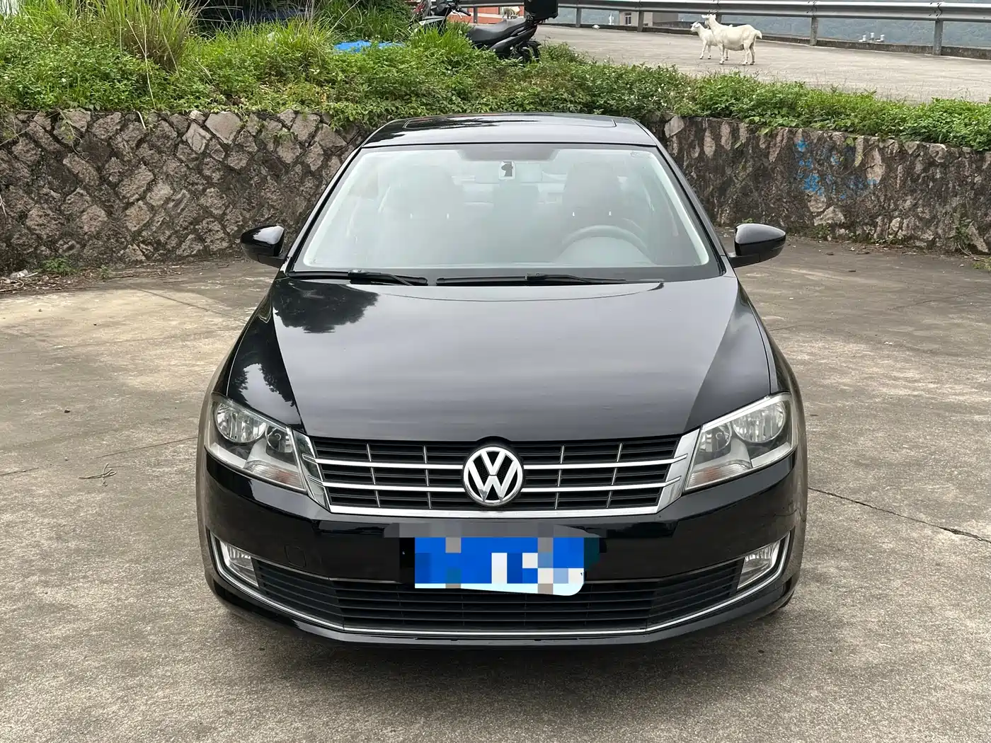Volkswagen Lavida 2013 Facelift Classic 1.6L Automatic Comfort фото 2