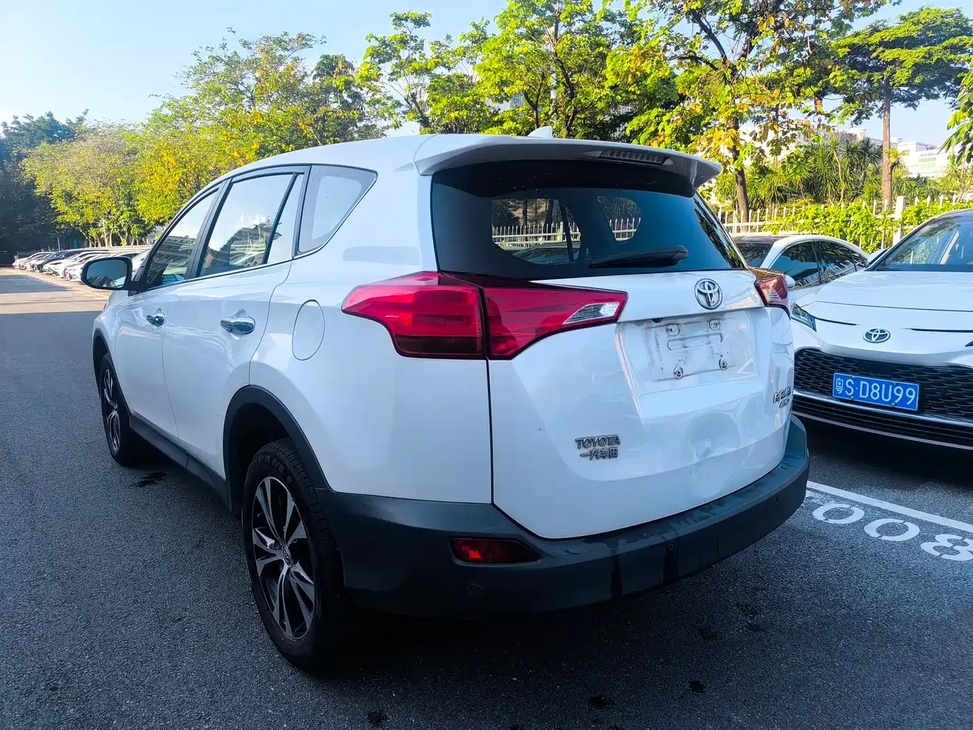 Toyota RAV4 Rongfang 2015 2.5L Automatic 4WD Elite Edition фото 10