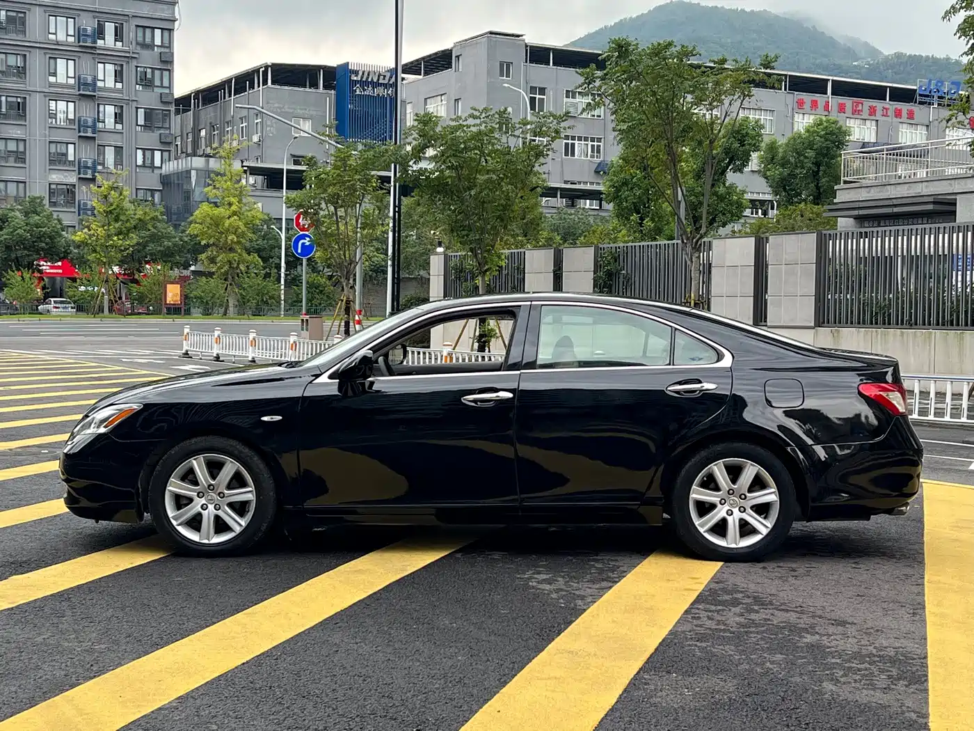 Фото 5 - Lexus ES