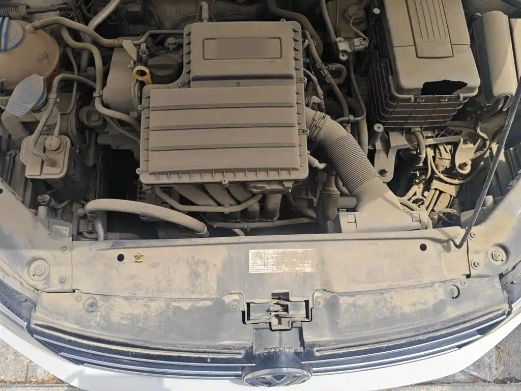 Volkswagen Sagitar 2015 1.6L Automatic Comfort фото 11