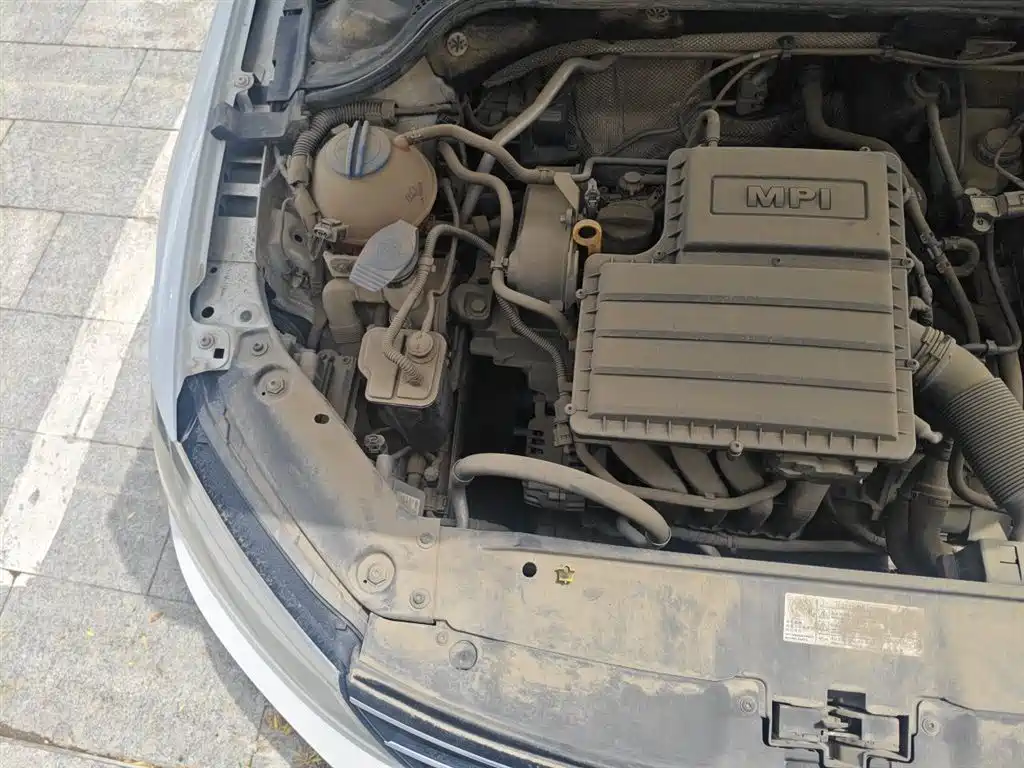 Volkswagen Sagitar 2015 1.6L Automatic Comfort фото 21