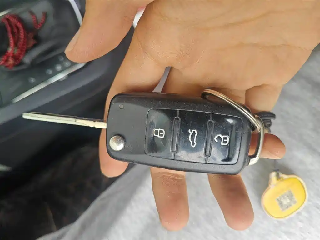 Volkswagen Sagitar 2015 1.6L Automatic Comfort фото 12