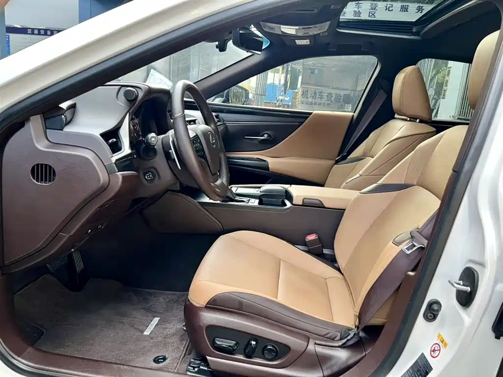 Lexus ES 2018 260 Excellence Edition China V фото 5