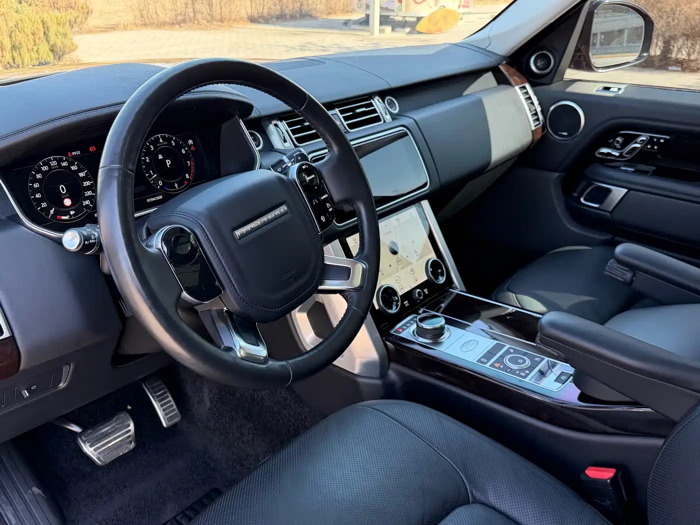 Land Rover Range Rover 2020 3.0 L6 Heritage Edition фото 13