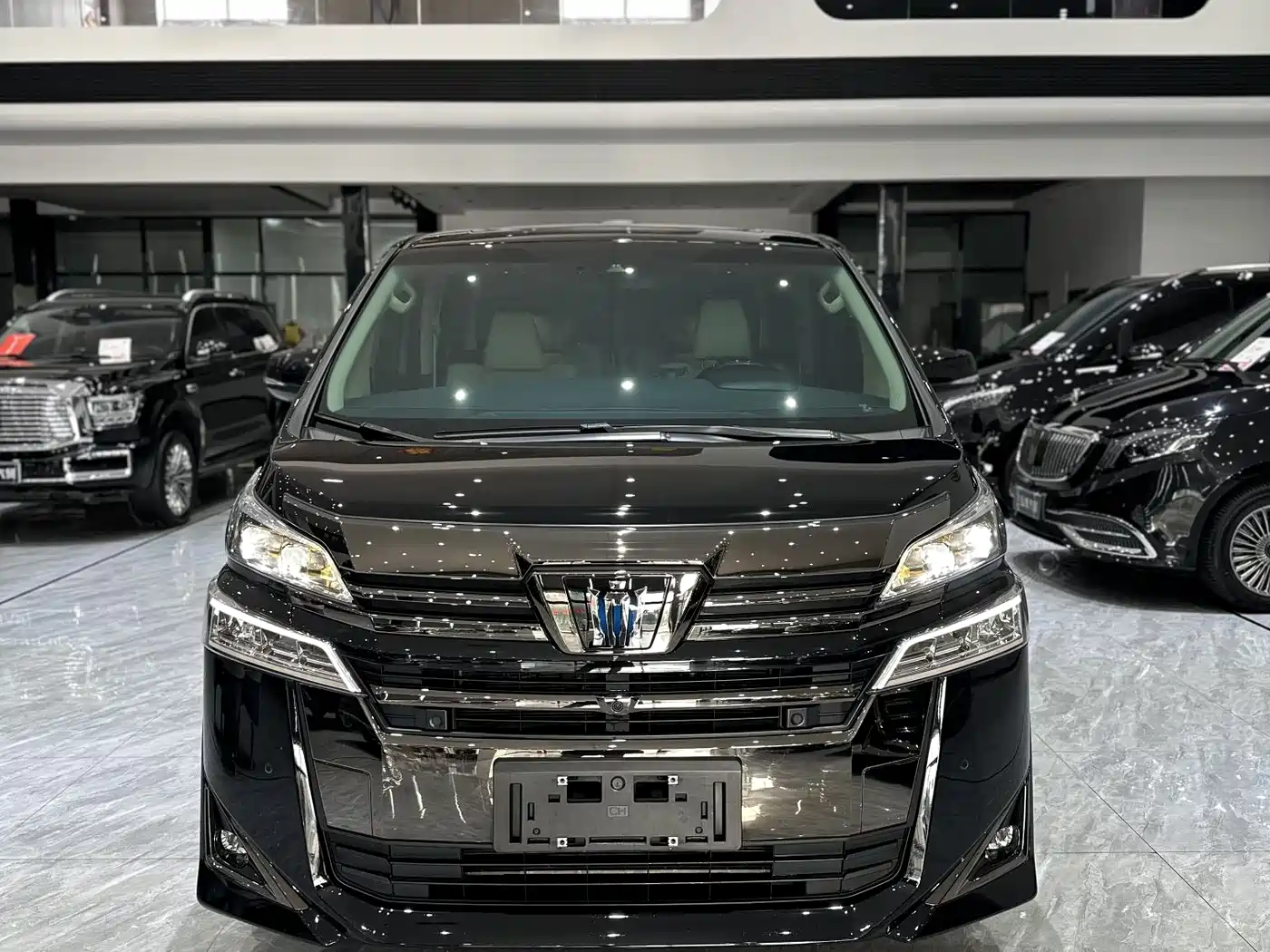 Toyota Vellfire 2023 Crown Hybrid 2.5L HV Premium фото 2