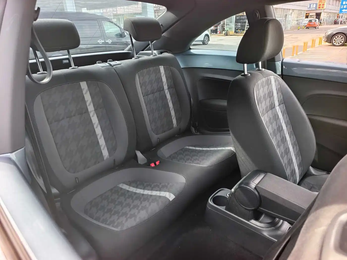 Volkswagen Beetle 2018 180TSI Charming Red Edition фото 15