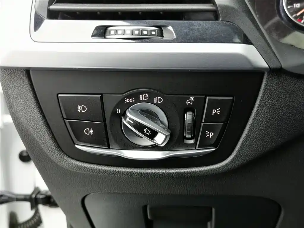BMW X3 2018 xDrive30i Leading M Sport Package China VI фото 21
